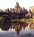 Bayon Angkor Spiegelung.jpg
