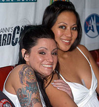 Katrina Kraven (izquierda) y Gianna Lynn