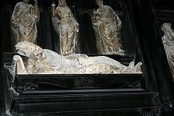 Monumento fúnebre en la catedral de Milán.