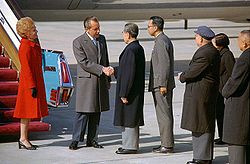 Nixon shakes hands with Chou En-lai.jpg