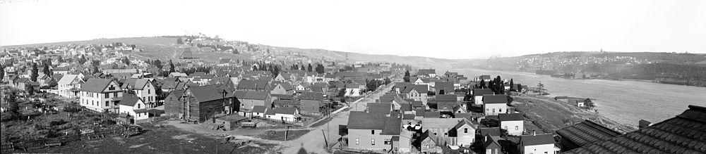 Una foto mirando hacia el este de Hancock, Míchigan, en 1900-1906.