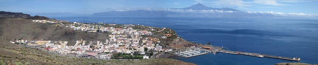 San Sebastián de la Gomera, Tenerife y Teide al fondo