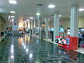 Interior de la terminal del Aeropuerto de Santiago.jpg