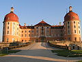 Schloss Morizburg im rötlichen Sonnenschein.jpg