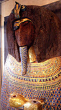 KV55 sarcophagus (Cairo Museum).jpg