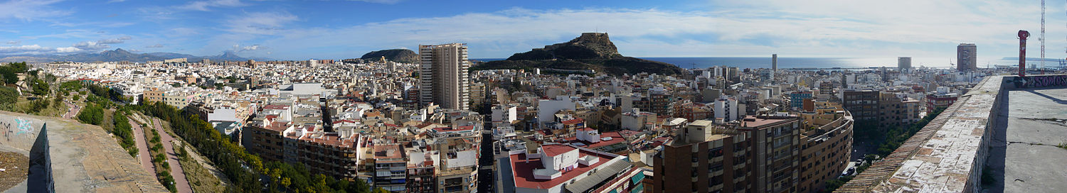 Vista panorámica de Alicante desde el Castillo de San Fernando.