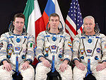 Soyuz TMA-6 Crew.jpg