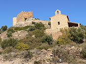 Castillo de Alcalatén con ermita fortificada del Salvador