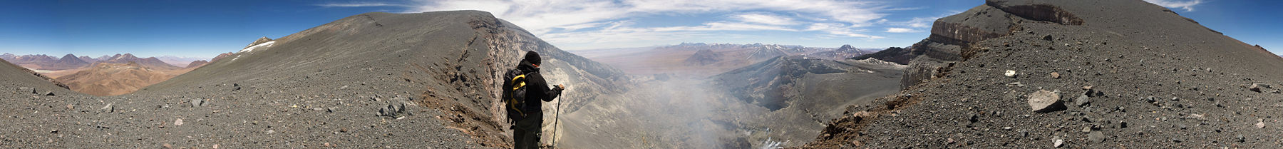 Panorama del cráter del volcán Láscar.