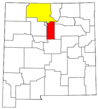 Mapa de Nuevo México con el Área Estadística Metropolitana Combinada de Santa Fe-Española (CSA), compuesta por:      Área Estadística Metropolitana de Santa Fe (MSA)       Área Estadística Micropolitana de Española (µSA)