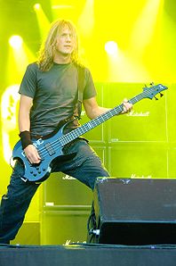 Henkka Seppälä - Ilosaarirock 2009.jpg