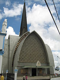 Basilica de Nra Sra de las Misericordias-Fachada Principal-Santa Rosa de Osos.JPG