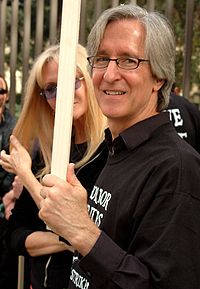 Mick Garris en la huelga de guionistas de 2007.