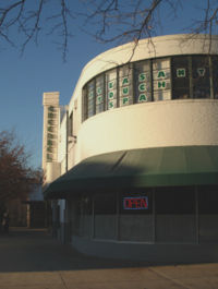 El Centro Roosevelt muestra el estilo Art Deco usado durante la  construcción original  de Greenbelt.
