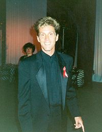 John Glover en los Emmy de 1991.