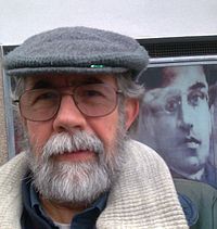 José Ramón Enríquez con Gramsci en el Raval.jpg