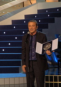 El actor español Juan Diego recogiendo la Concha de Plata al mejor actor en el Festival de Cine de San Sebastián, en 2006.
