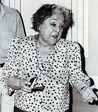 Rafaela Aparicio en la entrega de la Fiambrera de Plata del Ateneo de Córdoba de 1987.
