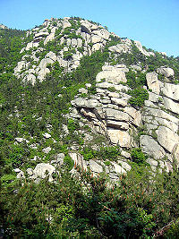 Laoshan-mountain-with-rocks.jpg