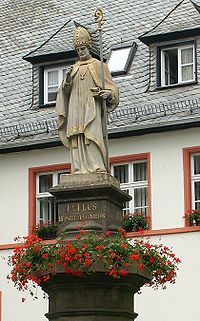 Lullus statue hersfeld.jpg