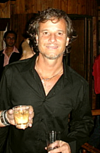 Marcelo Novaes en la fiesta de estreno de por la telenovela América, en enero de 2005.