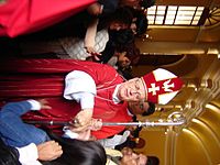 Monseñor Irízar al finalizar una celebración Eucarística