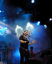 Rosa en un concierto en verano de 2004
