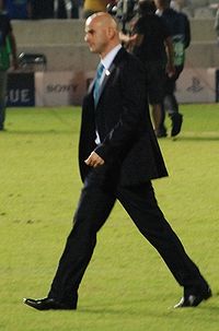 Temur Ketsbaia después de ganar el partido de Liga de Campeones Anorthosis 3-1 Panathinaikos (1 de octubre de 2008)