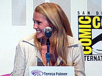 Actriz Teresa Palmer participando en el El aprendiz de brujo.