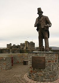Estatua de Tommy Cooper en Caerphilly