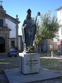 Valença - Estátua de S Teotónio.jpg