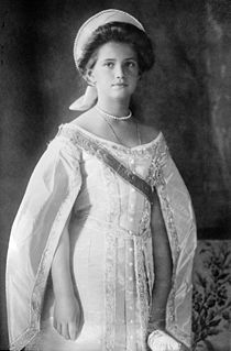 Grand Duchess Marie in court dress 1910.jpg