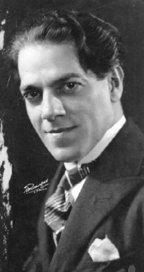 Heitor Vila-Lobos (c. 1922).jpg