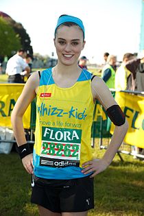 Loui apoyando a la caridad Whizz-Kidz durante el Maratón de Londres en el 2009.