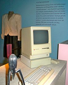 Un Macintosh en una exposición acerca del postmodernimo.