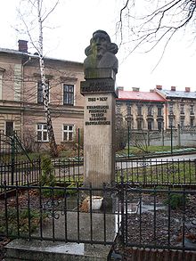Cieszyn, pomnik księdza Jerzego Trzanowskiego.jpg