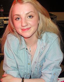 Evanna Lynch at HBP signing in London - Dec 09 cropped.jpg