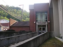 Leslie County Kentucky Courthouse.jpg