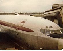 TWA Boeing 727 at gate.jpg