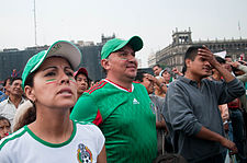 Gente en la Ciudad de México tras el gol de Tshabalala.