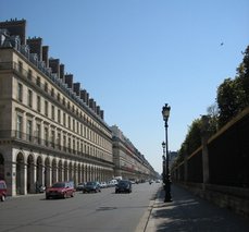 Paris Rue de Rivoli.jpg