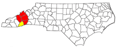 El área metropolitana combinada de Asheville-Brevard CSA y sus componentes: el área metropolitana de Asheville en rojo y el área micropolitana de Brevard en amarillo.