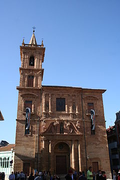 Iglesia de San Isidoro (Oviedo).jpg