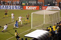 Peñarol vs Santos 2011-06-22 - 4.jpg