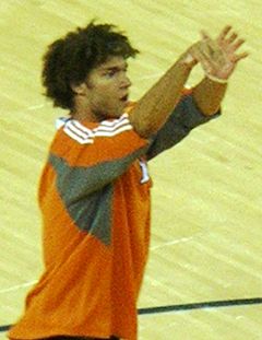 Robin Lopez at Suns at Warriors 3-15-09 1.JPG