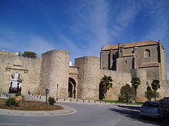 Ronda-Iglesia del Espiritu Santo, Puerta de Carlos V y Puer.jpg