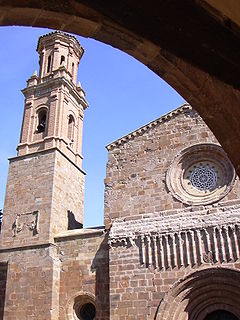 Veruela - Iglesia abacial de Santa María de Veruela - Fachada y torre.jpg