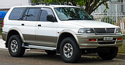 1998-2000 Mitsubishi Challenger (PA) wagon 02.jpg