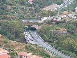 A18 Italien Unfall bei Sant Alessio Siculo.jpg