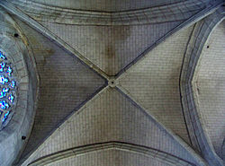 Bóveda cuatripartita (Iglesia de San Pedro y San Pablo en Ablis, Yvelines, Francia)